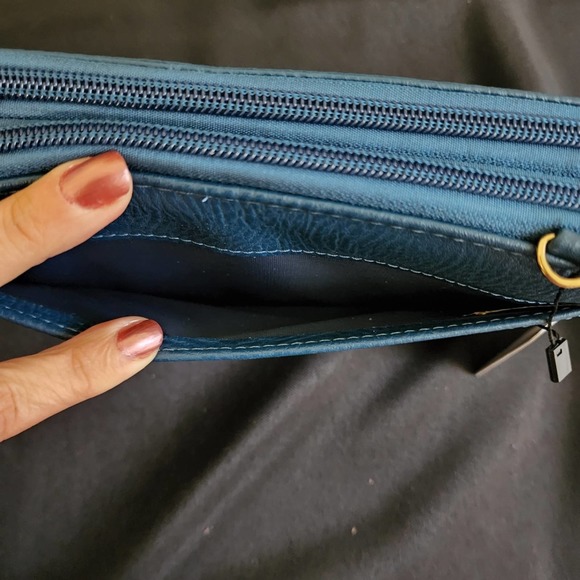 Karla Hanson RFID-Blocking Ellen Woven Phone Wallet in Blue - NWT - Picture 10 of 10